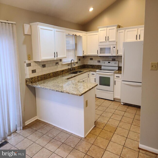 Building Photo - 135 Hill Valley Dr