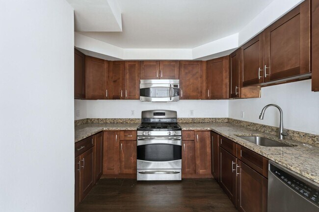 Building Photo - 809-815 22nd St