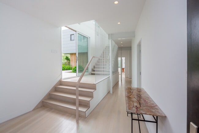 Building Photo - 43 Surfside Ave