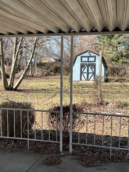 Building Photo - 3967 Pharo Dr