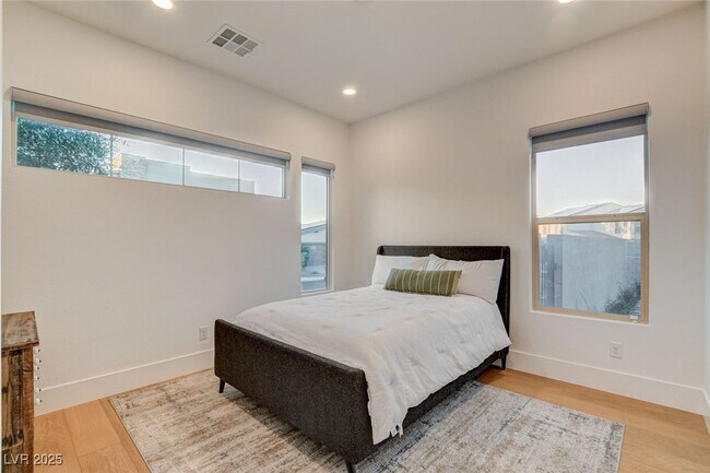 Building Photo - 2560 Bridle Oaks Ct