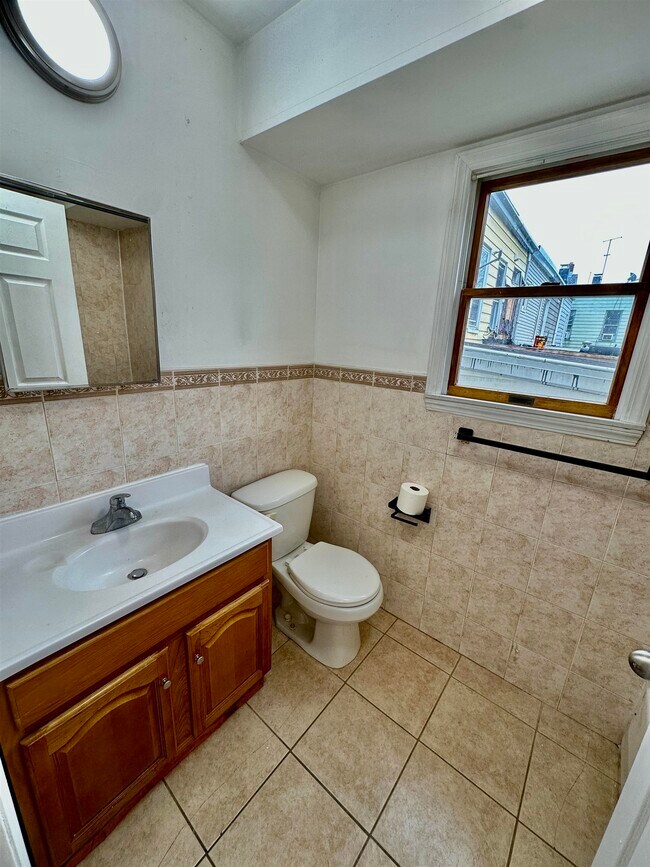 Building Photo - 53 Williams Ave