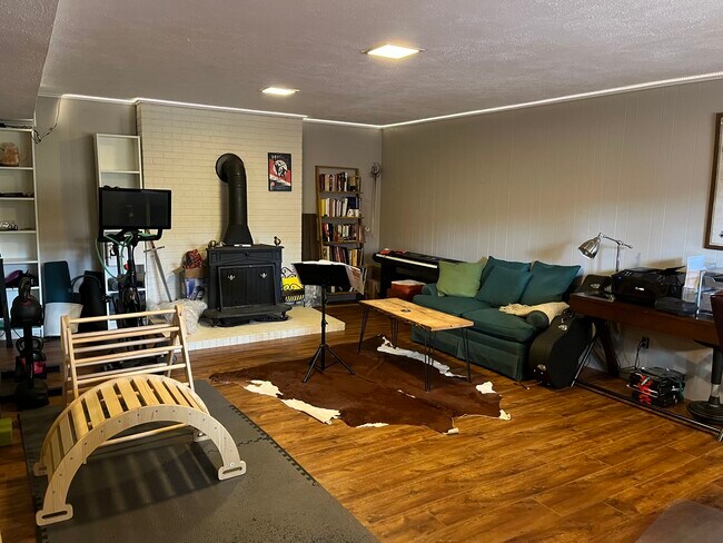 Building Photo - 117 Batchelor Dr