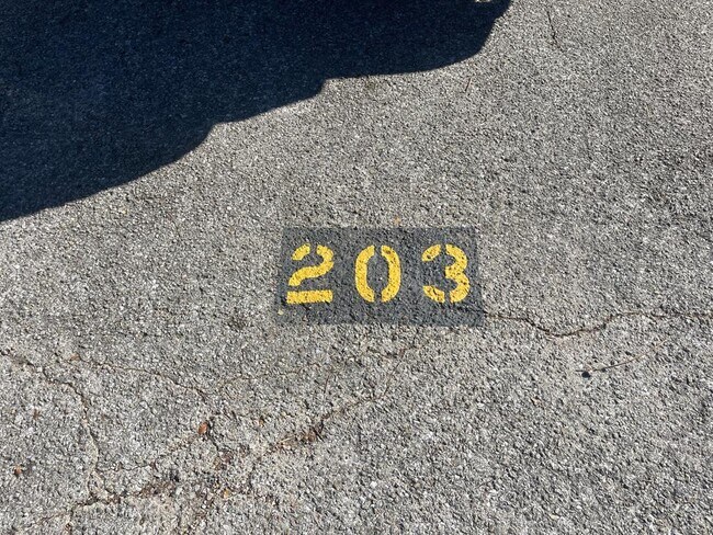 Building Photo - 400 W 35th St