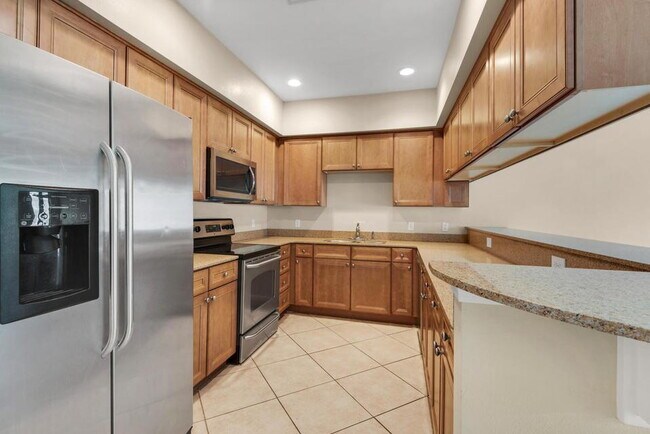 Building Photo - "Spacious 2-Bed Townhouse in Prime Fort Walton Beach Location"