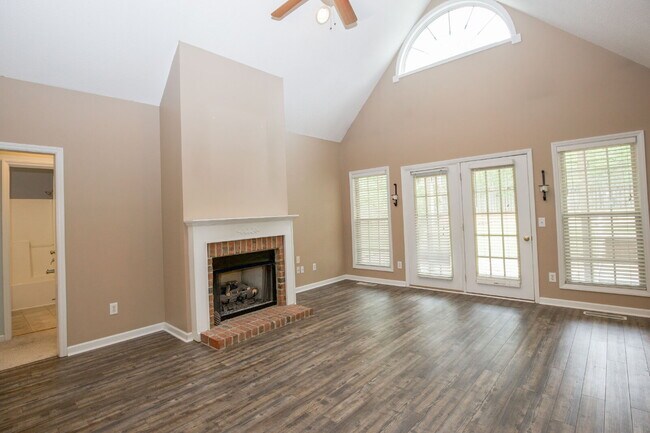 Building Photo - 380 Sullivan Dr