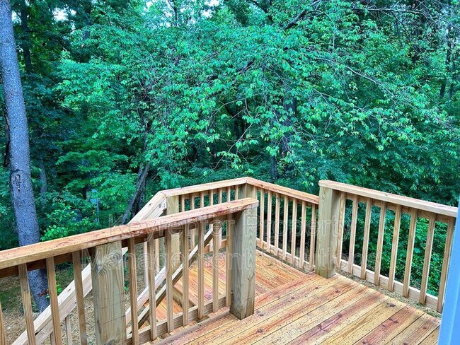 Building Photo - 905 Gardner St