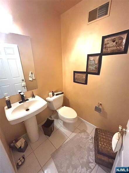 Building Photo - 302 Grand Ridge Dr