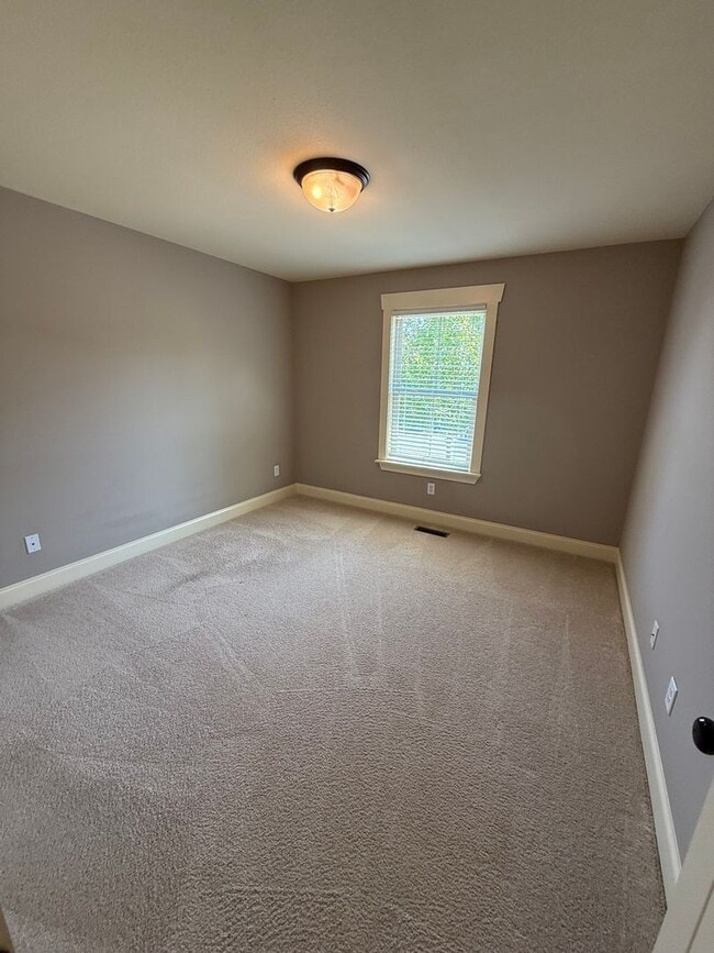 Building Photo - Soddy Daisy Rental Available with Full Bas...