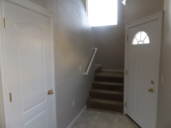 Building Photo - Beautiful Open Floor Plan Featuring Two Be...