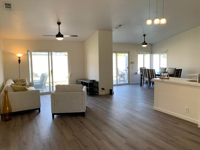 Building Photo - 78780 Birchcrest Cir