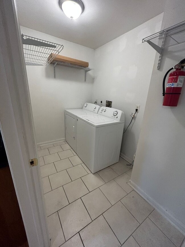 Building Photo - 519 Asbury Ave