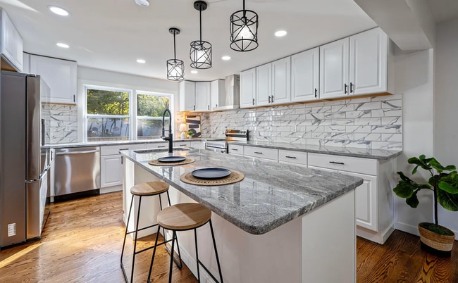 Building Photo - 5584 Morning St