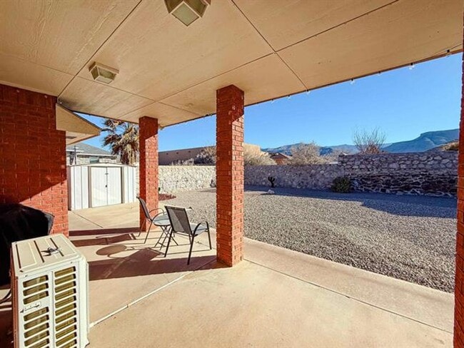 Building Photo - 2409 Saguaro Loop