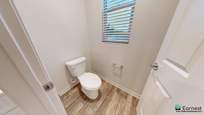 Building Photo - 3 + 2.5 Spacious & Stylish Home in Van Nuy...