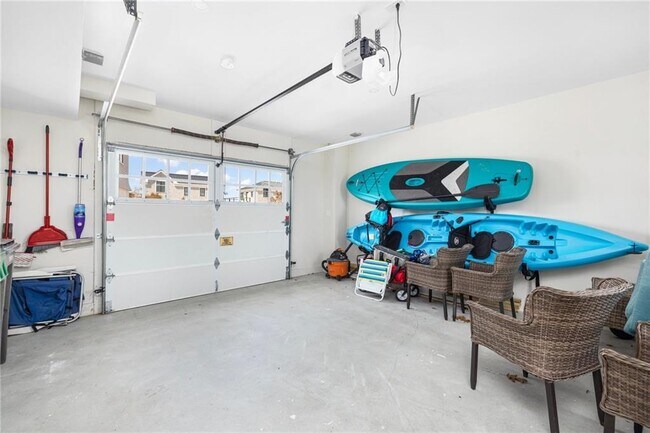 Building Photo - 14 E Pointe Ln