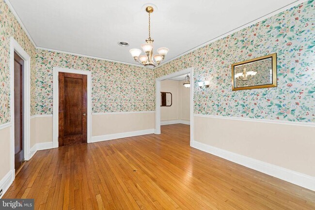 Building Photo - 3401 Greenway