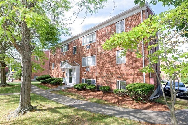 Building Photo - 133 Winthrop St