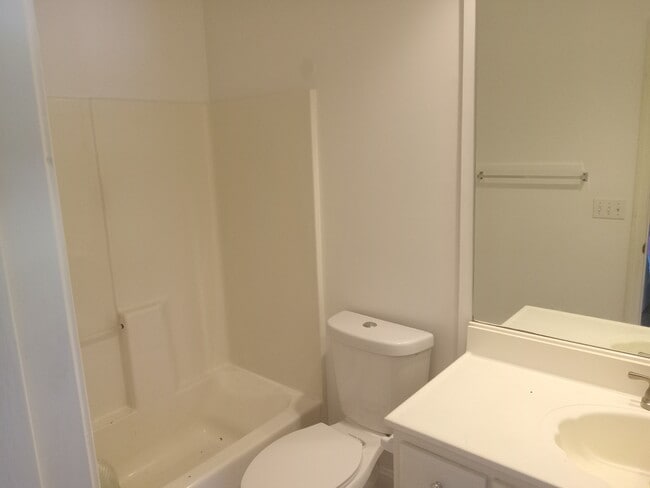 Building Photo - 5510 Hill Ct