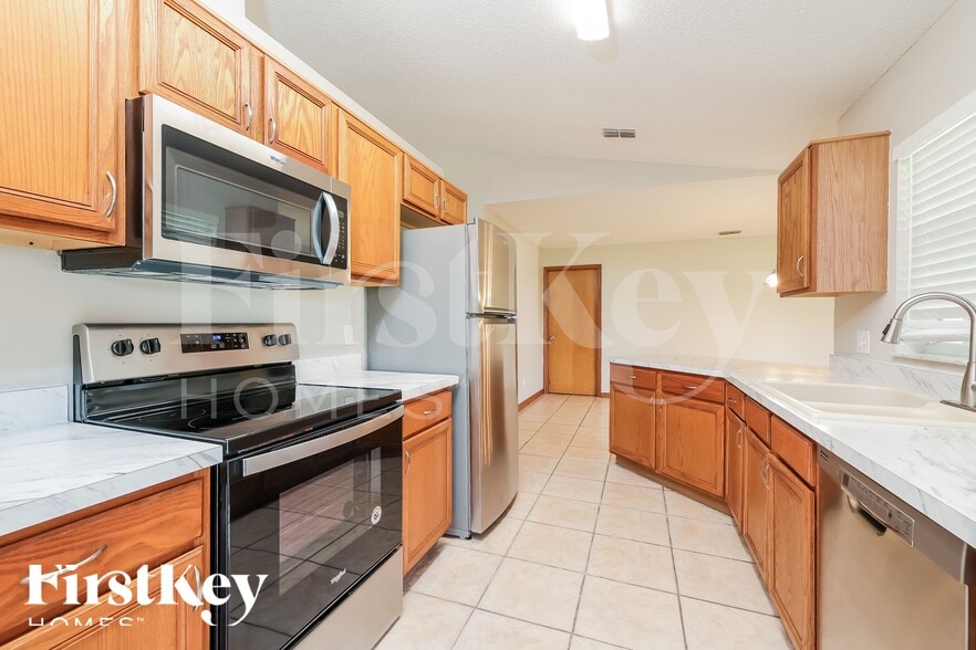 Building Photo - 329 Edgewood Ct