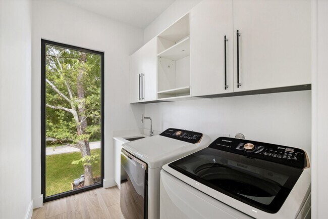 Building Photo - 407 Brook Hollow Dr