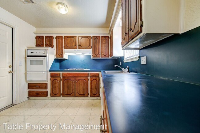 Building Photo - 5316 S Briarwood Dr
