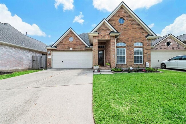 Building Photo - 12107 Lakewood Villa Dr