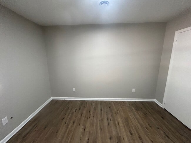 Building Photo - 528 Wessinger St