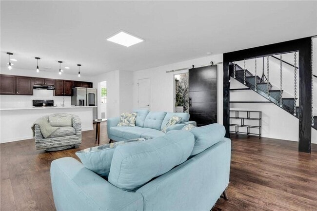 Building Photo - Modern 4 Bedroom South Savannah Home with Fenced Backyard