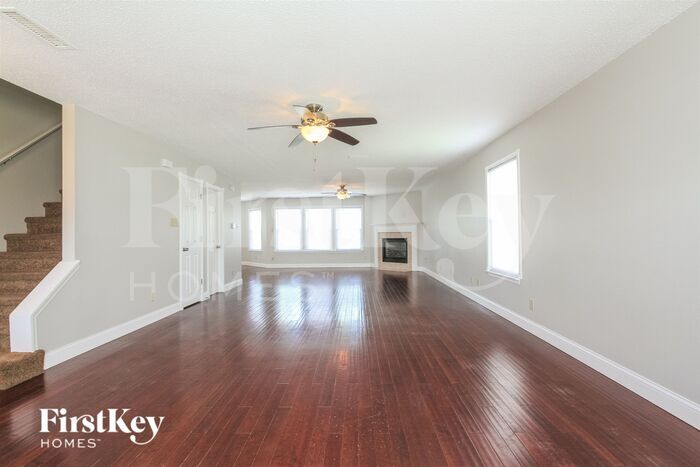 Building Photo - 6632 Sonesta Dr