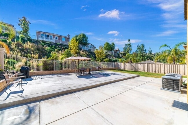 Building Photo - Beautiful Tuscany Hills 5 Bedroom Home