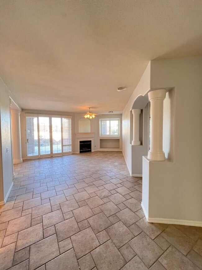 Building Photo - Condo on TPC Summerlin golf course! $2250/...