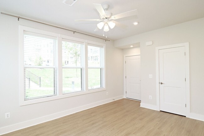 Building Photo - Pet-Friendly Brookhill Commons Townhome-Style Condo
