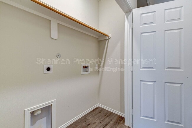 Building Photo - 409 E Avenue G