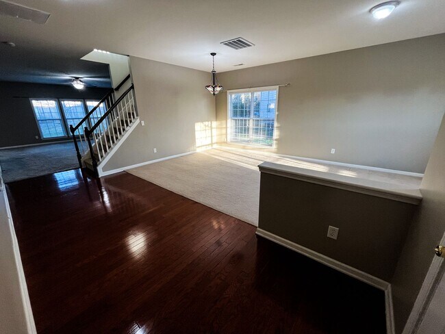Building Photo - Gorgeous 4 Bedroom, 2 1/2 Bathroom Home in...