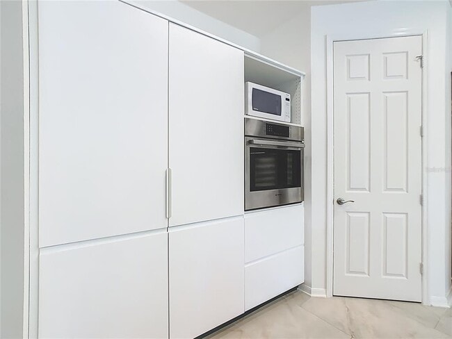 Building Photo - 790 Carmel Ln