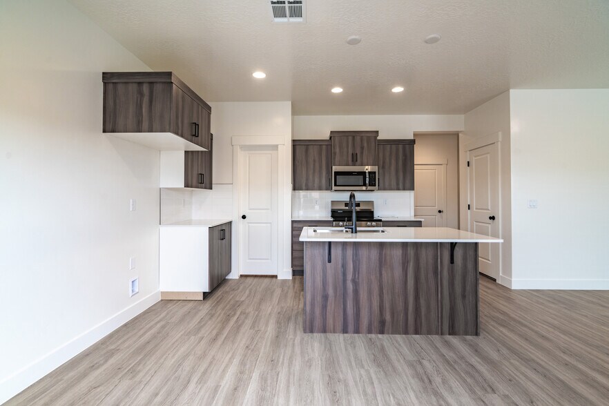 Building Photo - 5680 S Duel Ln