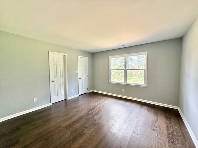 Building Photo - Recently Remodeled 3BD, 2.5BA Raleigh Town...