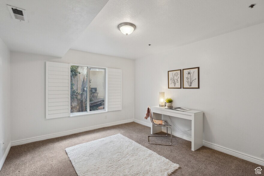 Secondary bedroom - 1044 E 400 S