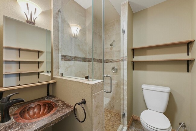 Building Photo - Modern and Sleek Three Bedroom Townhome!