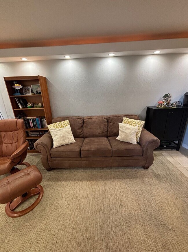 Building Photo - Fully Furnished One Bedroom Rental In Aiea