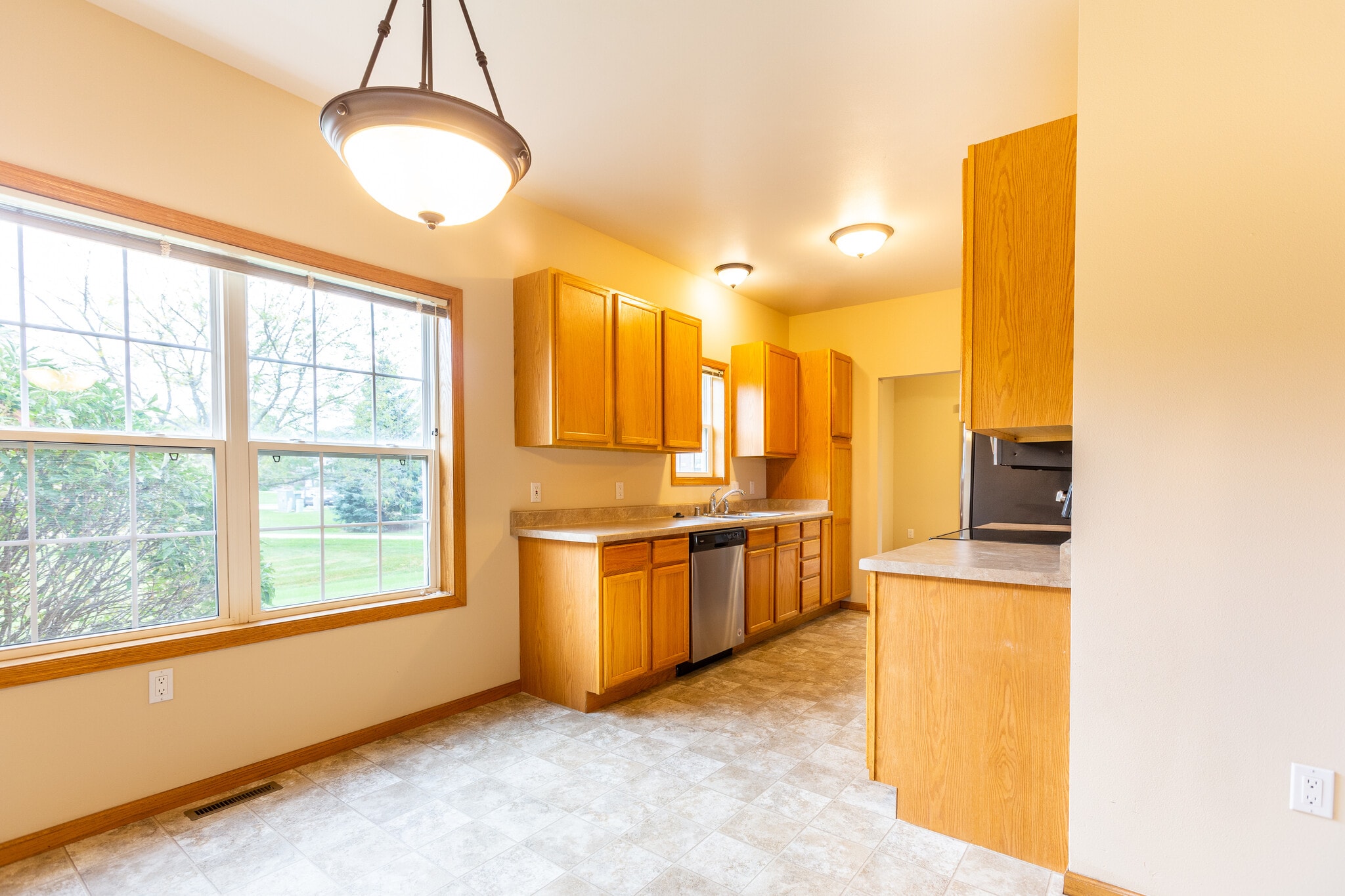 Building Photo - 3745 Maple Grove Dr