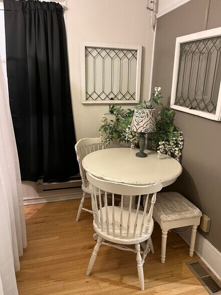 Building Photo - 856 E Carter St