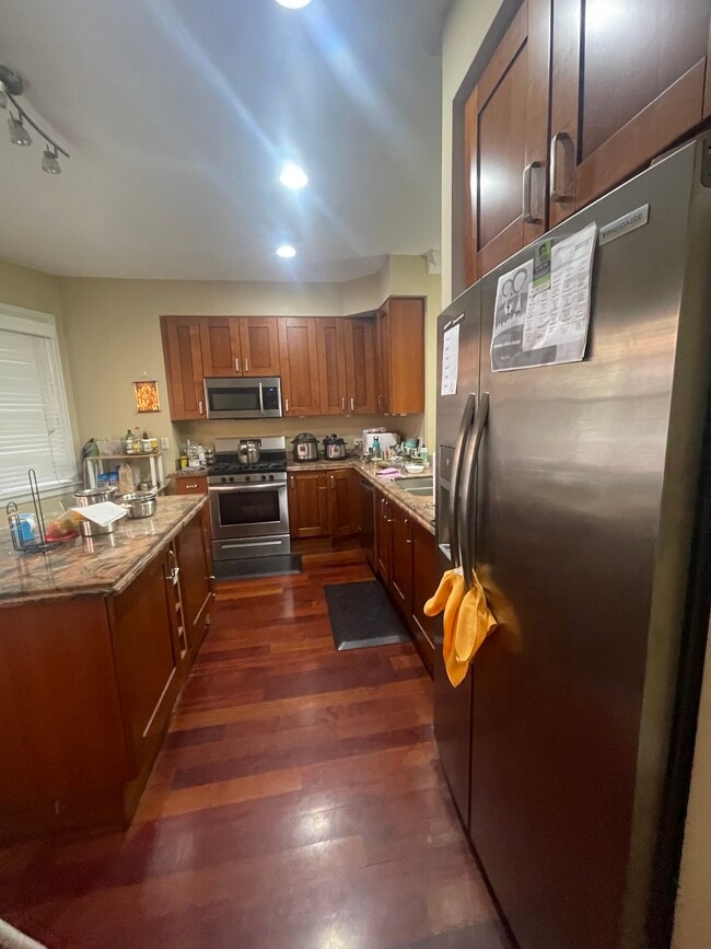 Primary Photo - 4331 W Peterson Ave