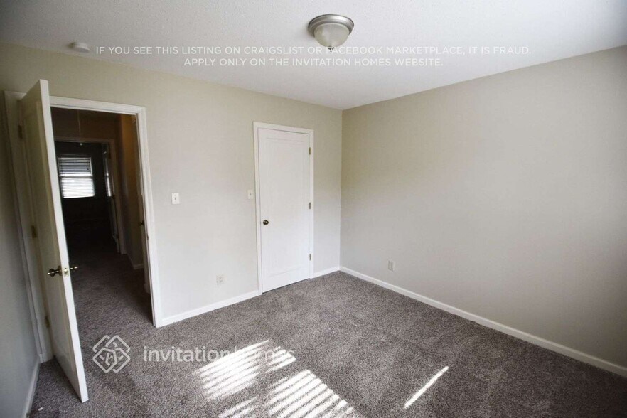 Building Photo - 7131 Hillside Ln