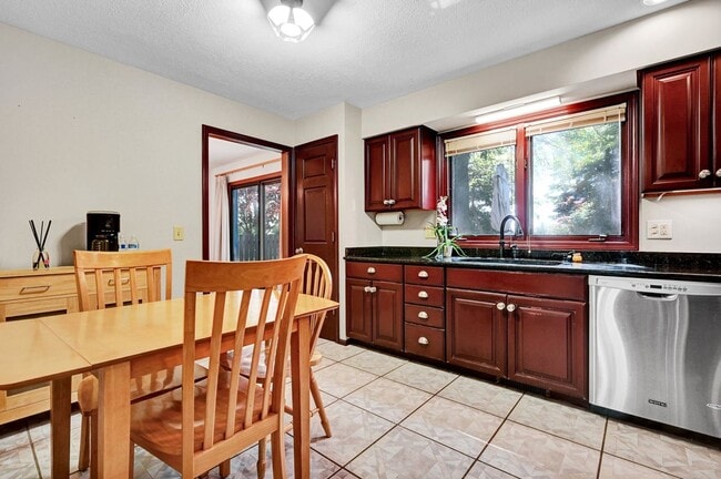 Building Photo - 436 Dutch Hill Dr