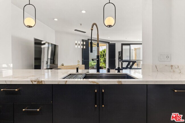 Building Photo - 245 Main St