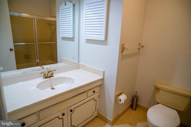 Building Photo - 5012 Larno Dr