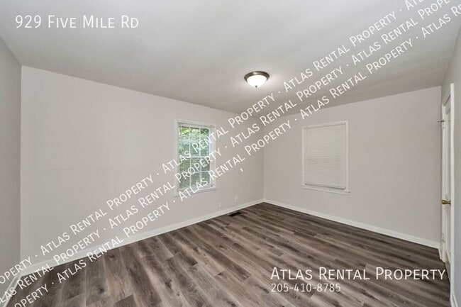 Building Photo - 929 5 Mile Rd