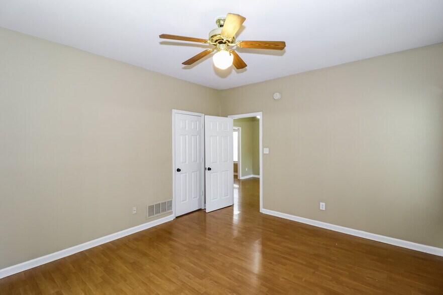 Building Photo - 8170 Timber Knoll Ln